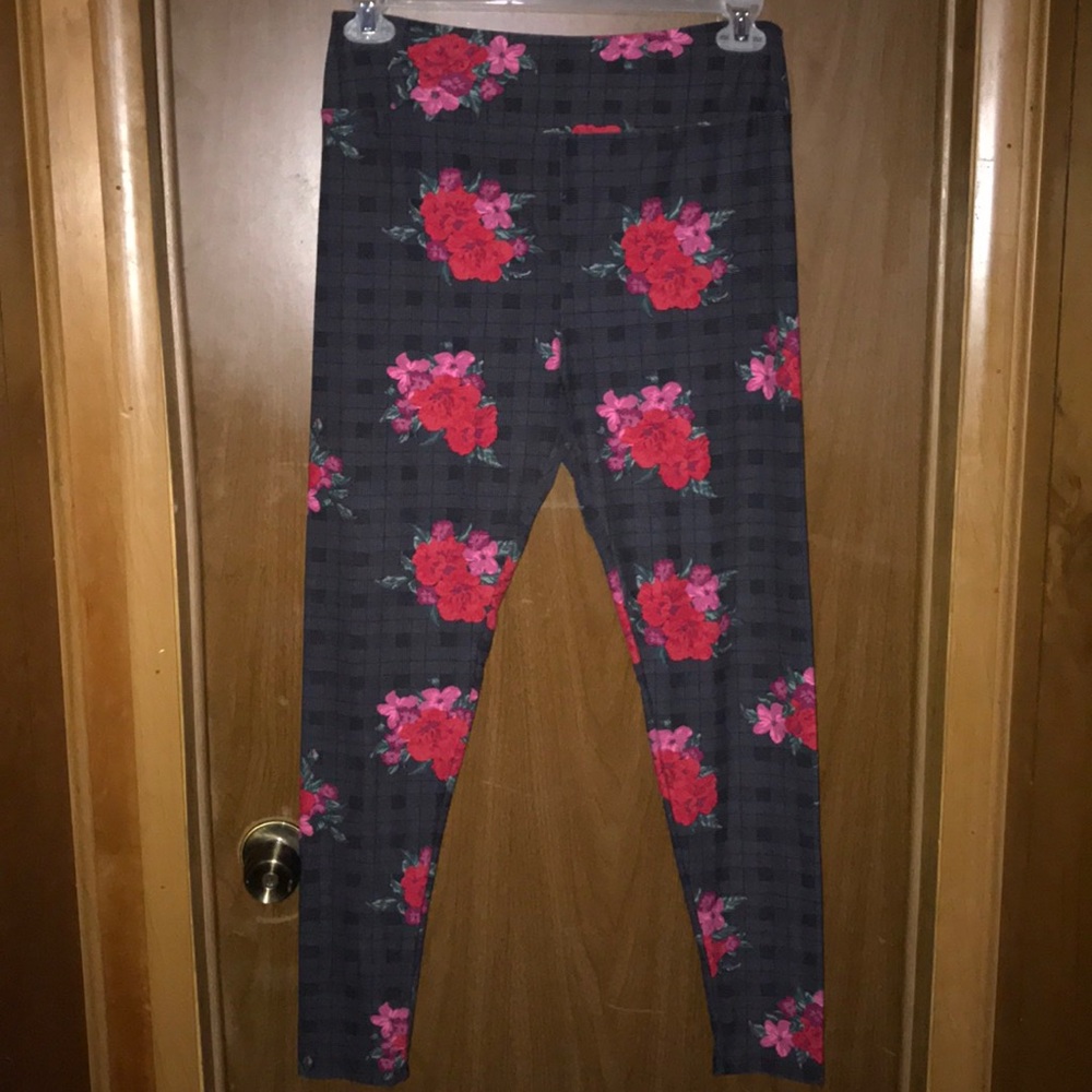 LuLa Roe TC Leggings grey w/square pattern/flowers